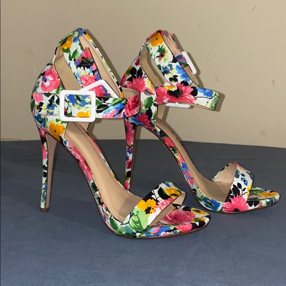 Flower patterned heels